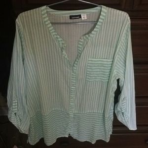 Cotton casual 3qrt-length sleeved shirt.